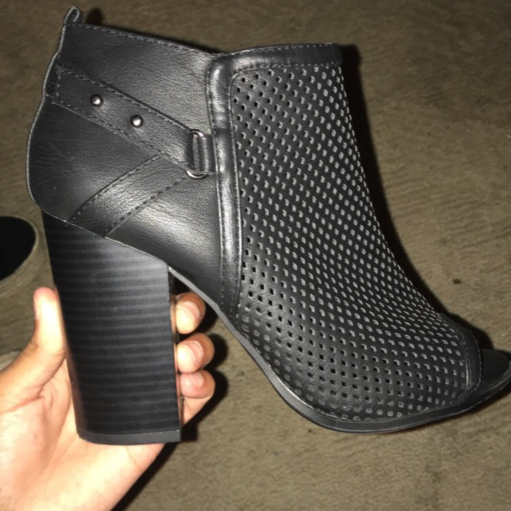 Open toe heels - Picture 2 of 2
